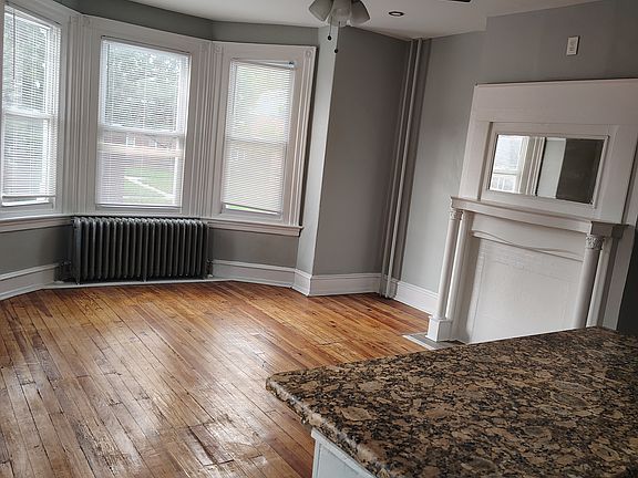 5th image of 240 E Walnut Ln #1
