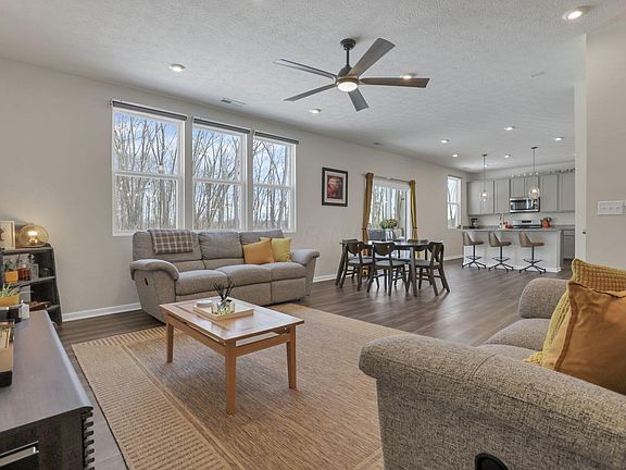 5th image of 1190 Lake Forest Dr