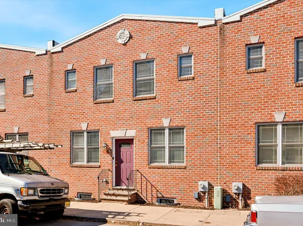 2996 Almond St, Philadelphia, PA 19134