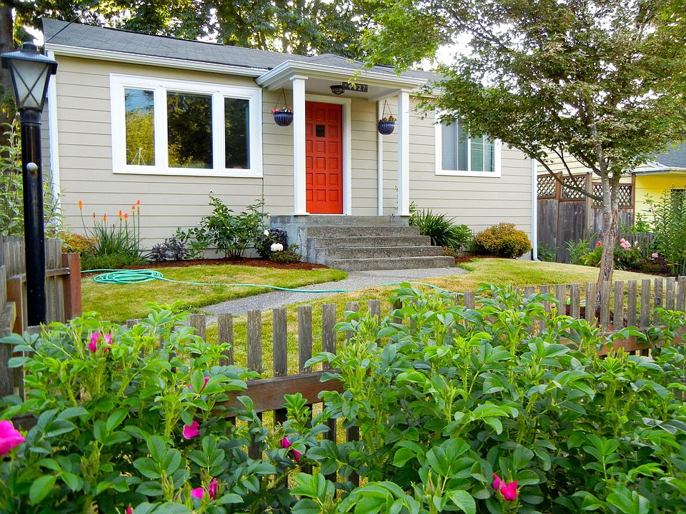 1st image of 14027 Roslyn Pl N #B