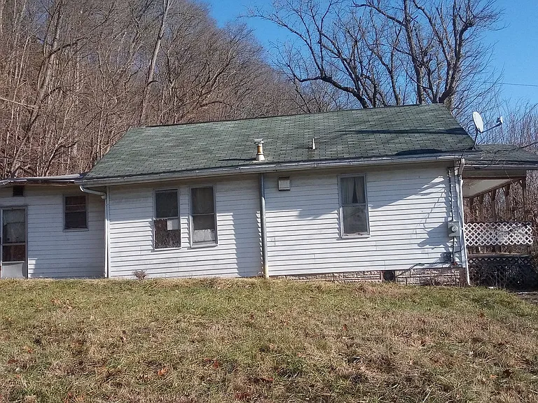 843 Milford St — Photo 3