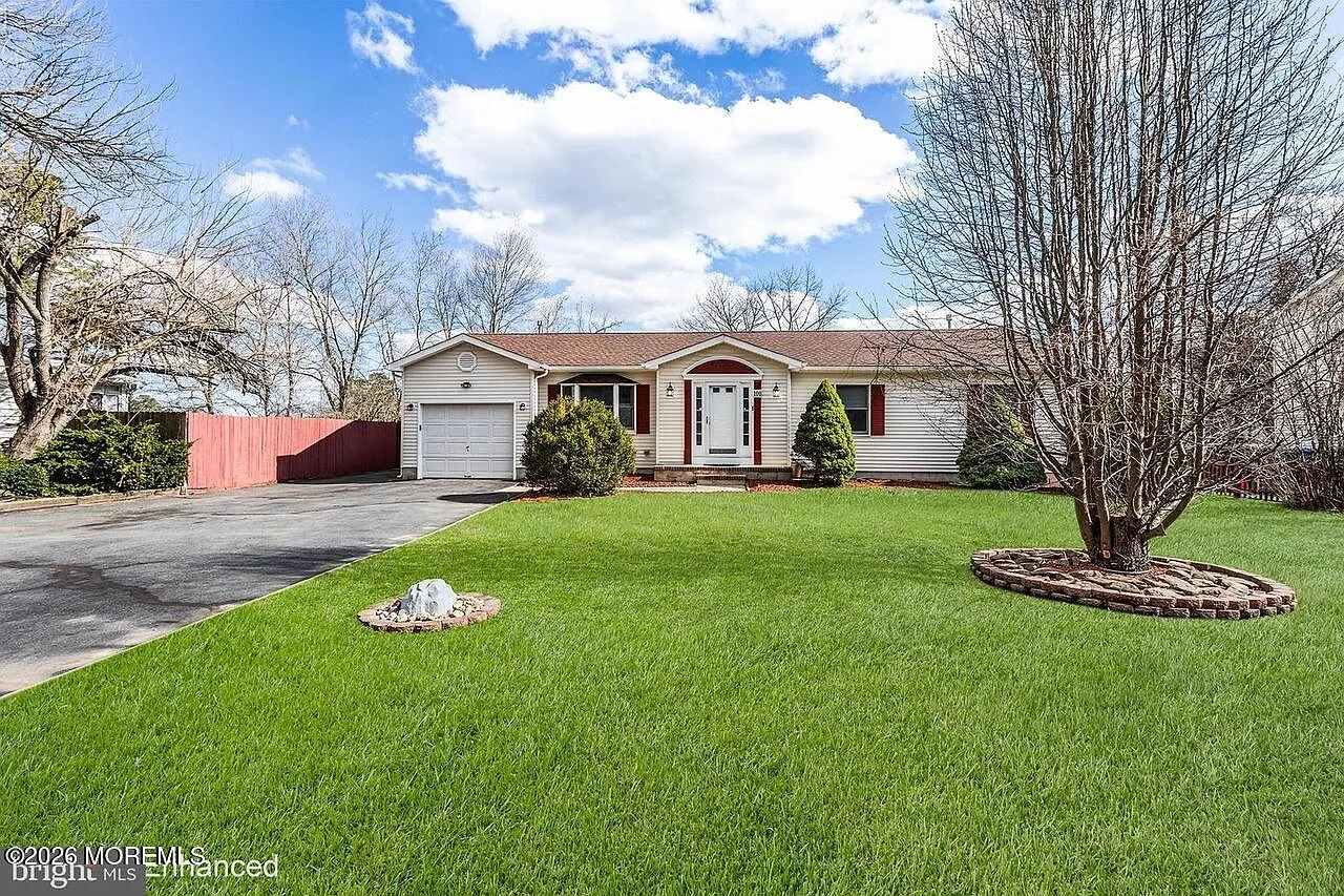 3 bed, 1464 sqft, $2,300 — Photo 1