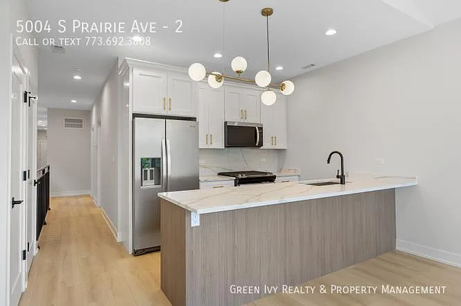 Building Photo - 5004 S Prairie Ave #2