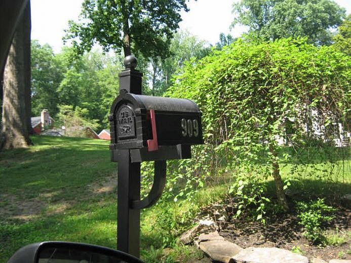 2nd image of 909 Chickadee Ln