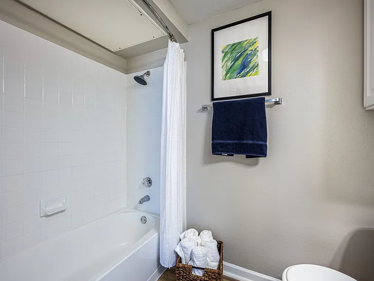 Baypoint Apartments — Photo 104
