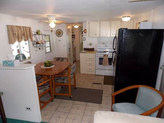 3rd image of 11014 Bluebird Dr
