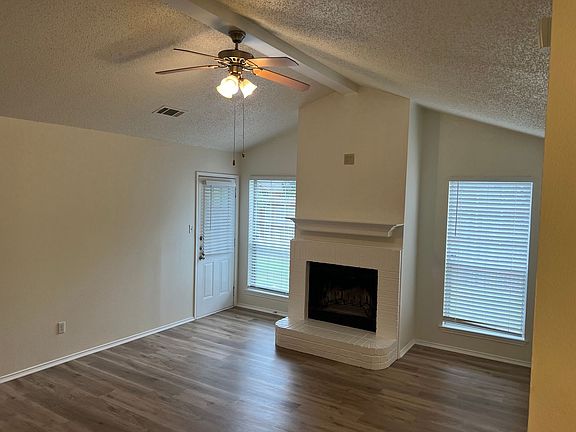 2nd image of 1204 Cardinal Oaks Dr