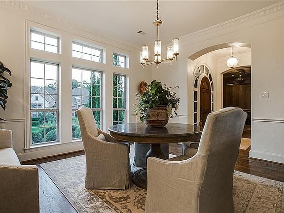 5th image of 1517 Chancellor Ln