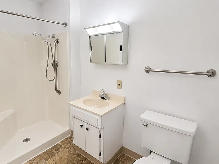 Whispering Pines Apartments — Photo 9