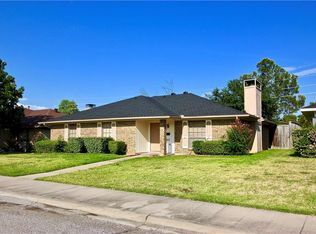 2812 Cliffbrook Dr, Carrollton, TX 75007