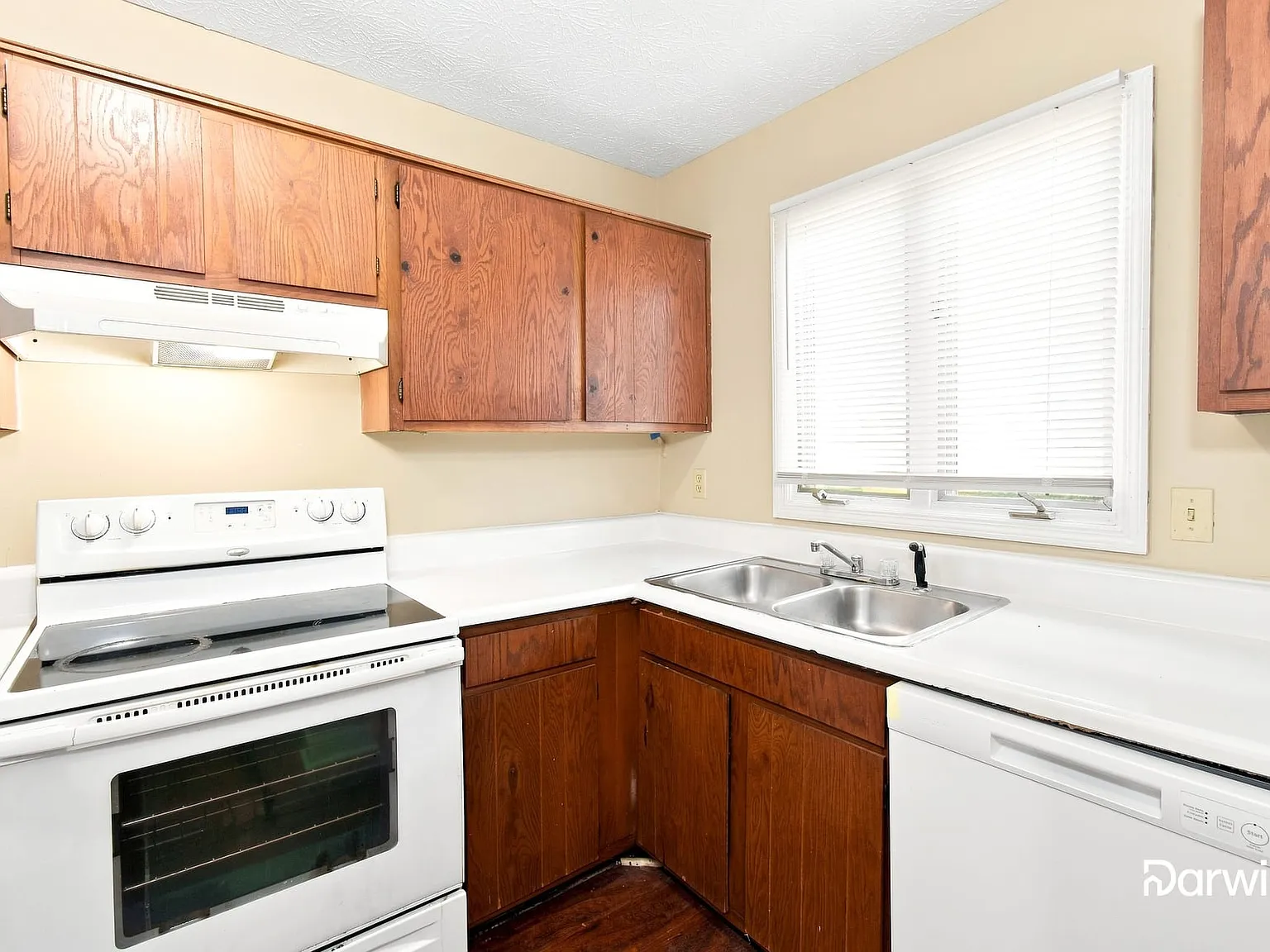 3 bed, 3.0 bath, 1054 sqft, $1,650 — Photo 4