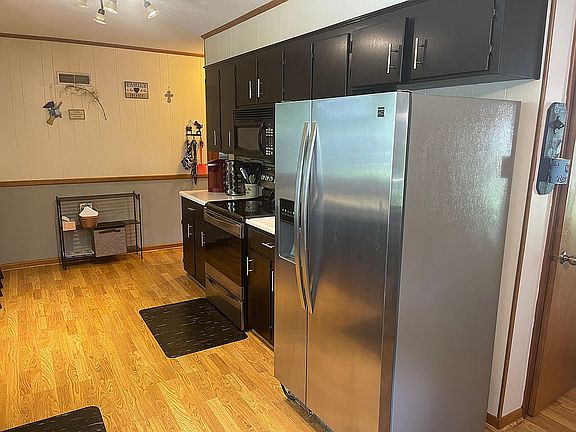 4th image of 909 N 6th St
