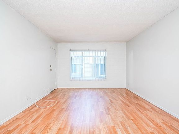 3rd image of 225 W 6th St APT 213