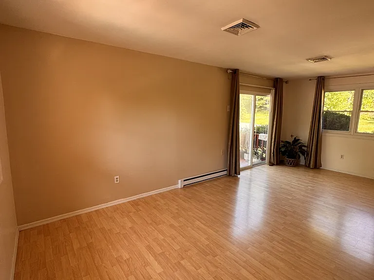 4902 Creek Dr — Photo 6