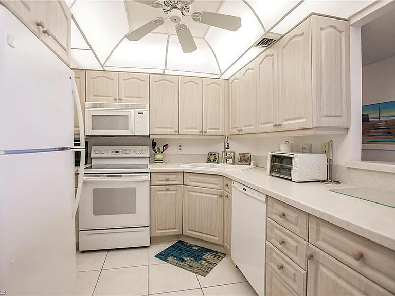 260 Seaview Ct #1609 — Photo 12