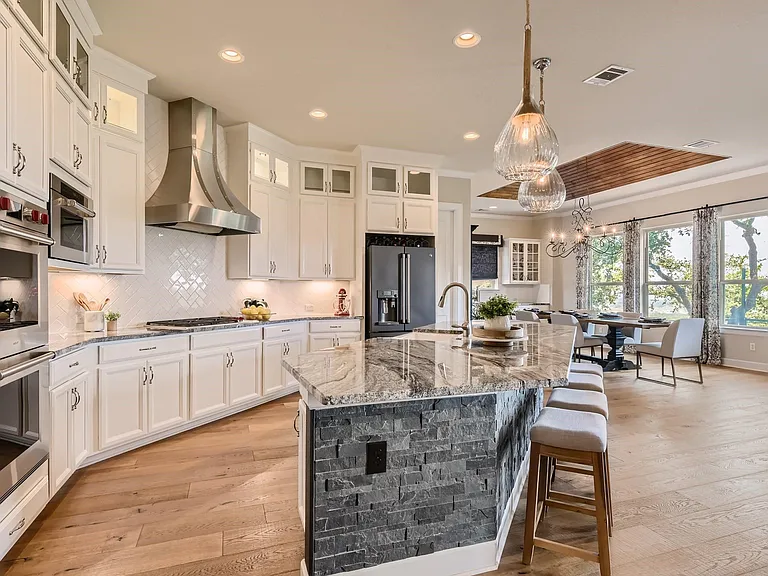 240 Townes Ct — Photo 6