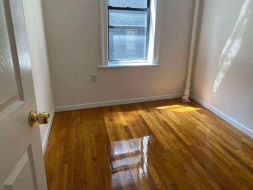 2nd image of 204 W 94th St APT 6D