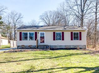 151 Meadowridge Rd, Mogadore, OH 44260
