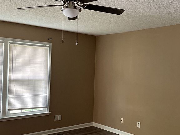 5th image of 624 Bay Ln