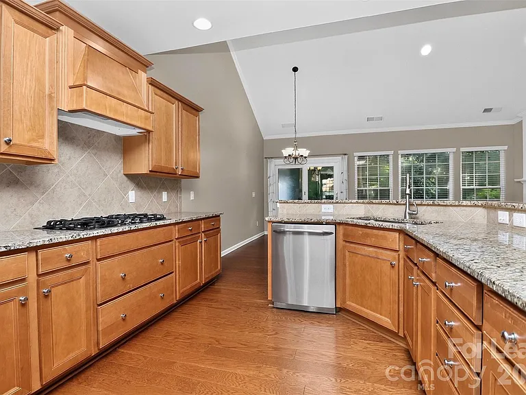 10229 Blairbeth St — Photo 11