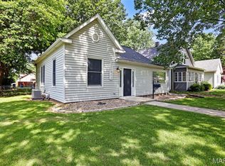 927 Troy Rd, Edwardsville, IL 62025