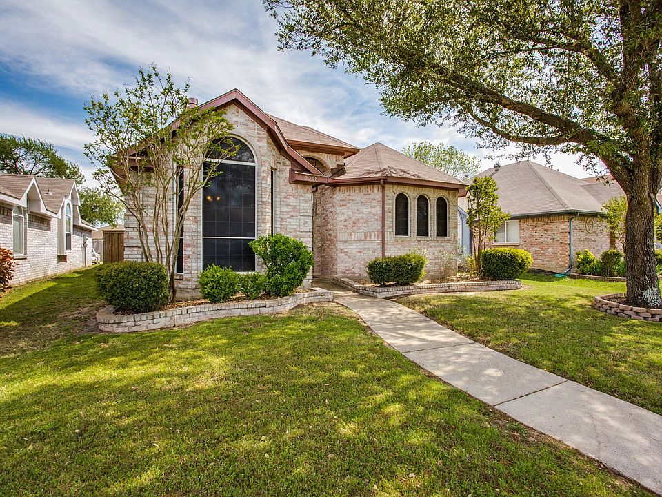 1_2208-walden-pl-mesquite-tx-High-Res-2.jpg