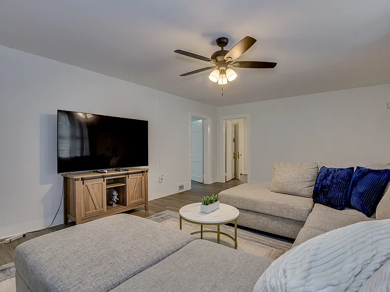 714 Hickman Rd — Photo 25