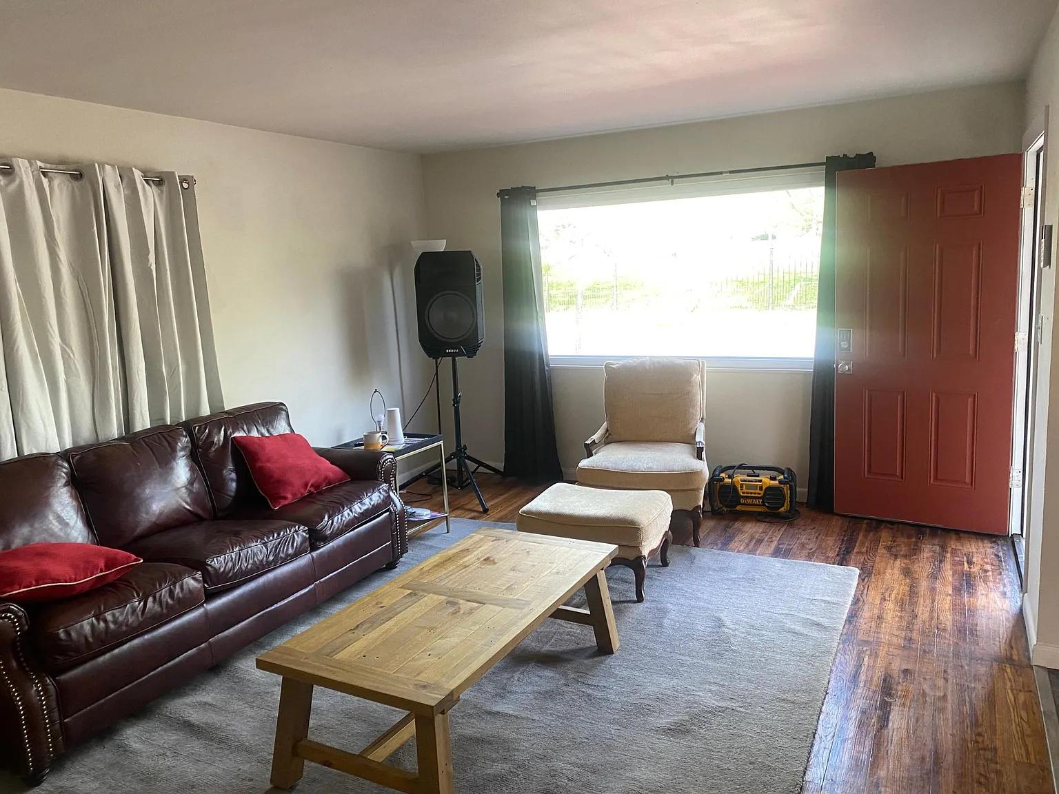 3 bed, 1044 sqft, $1,750 — Photo 3