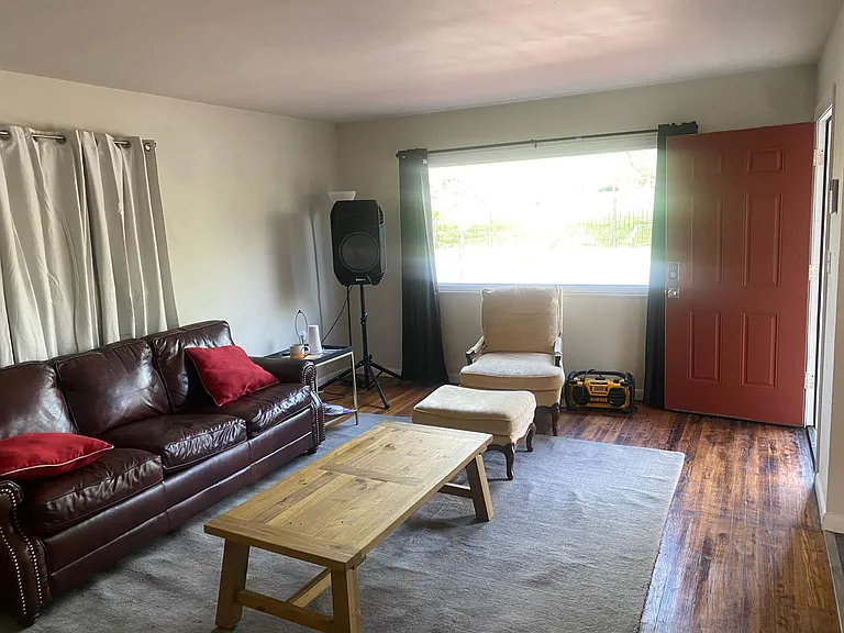 516 N Oriental St — Photo 3