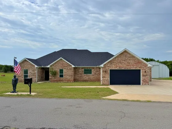 8 Gilbert Rd, Burkburnett, TX 76354