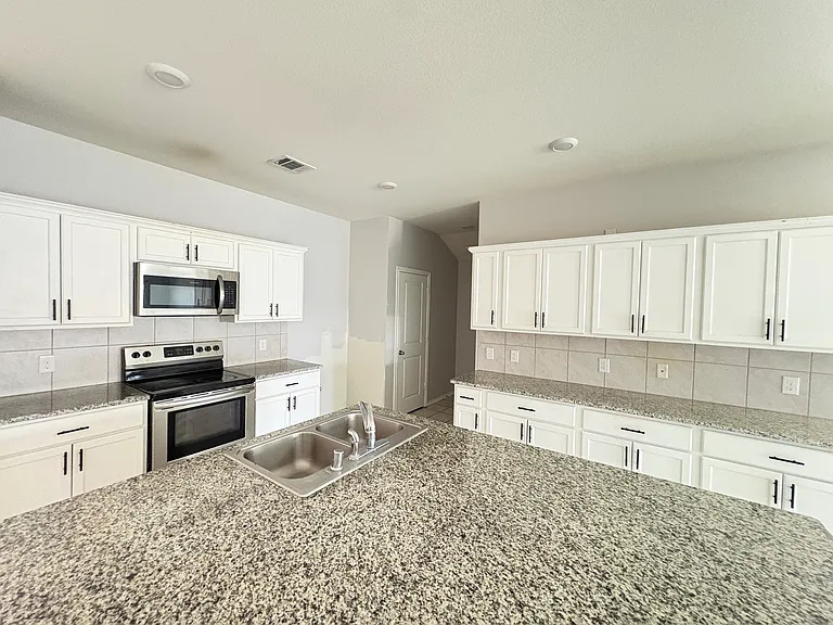 215 Woodland St — Photo 5