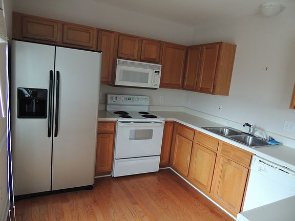 3rd image of 3151 Langley Dr