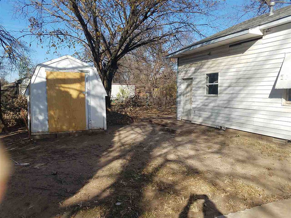 2nd image of 2414 E Maple Ave