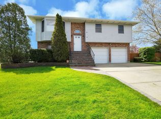 2 Dory Ct, Massapequa, NY 11758