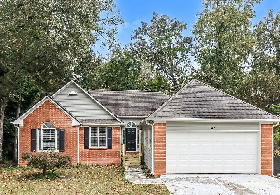 37 White Oak Dr SE