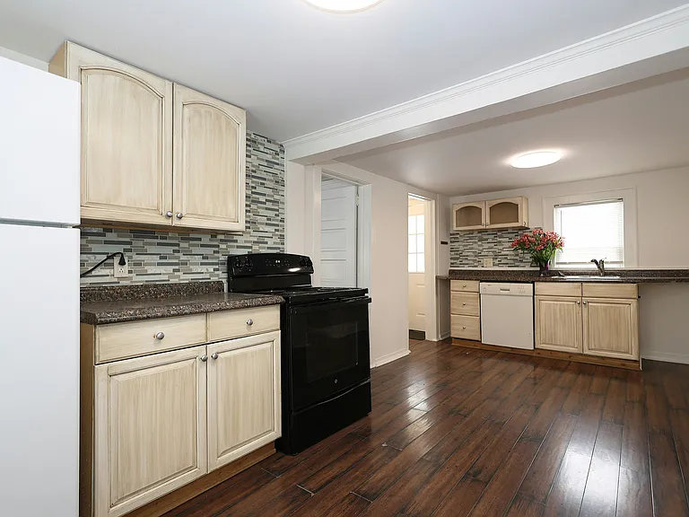 48 W Branchville Rd — Photo 9