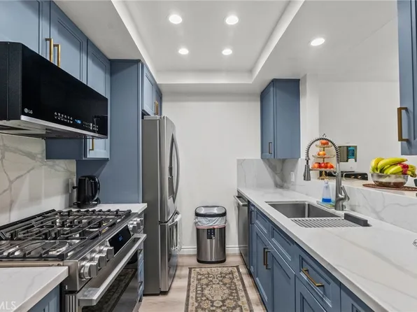 7826 Topanga Canyon Blvd APT 101, Canoga Park, CA 91304