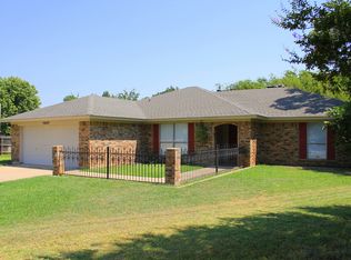 3809 Twin Creek Dr, Arlington, TX 76015