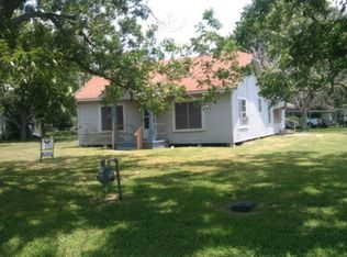 315 Buffalo St, Edna, TX 77957