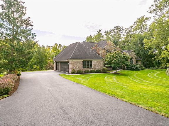 5th image of 18 Parkview Manor Cir