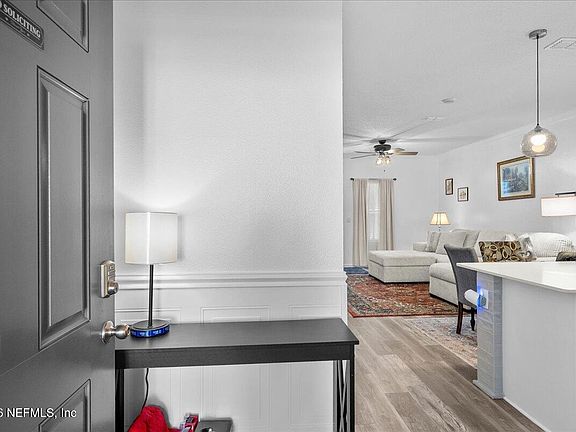 4th image of 863 RIVERTREE Place