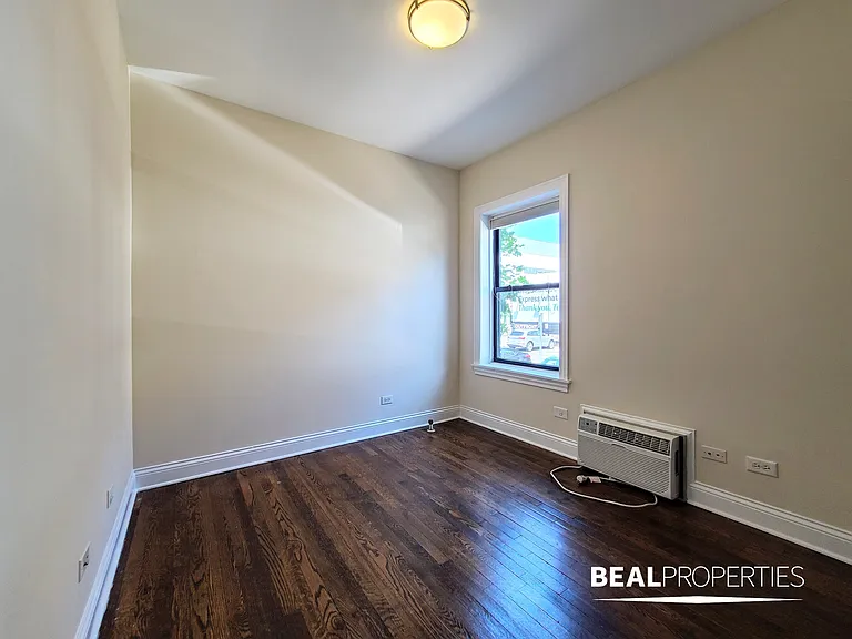 740-50 West Addison Street — Photo 13