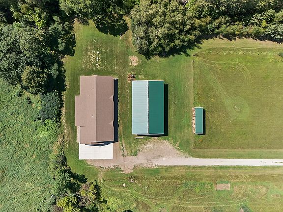 4th image of 491 Roosevelt Rd