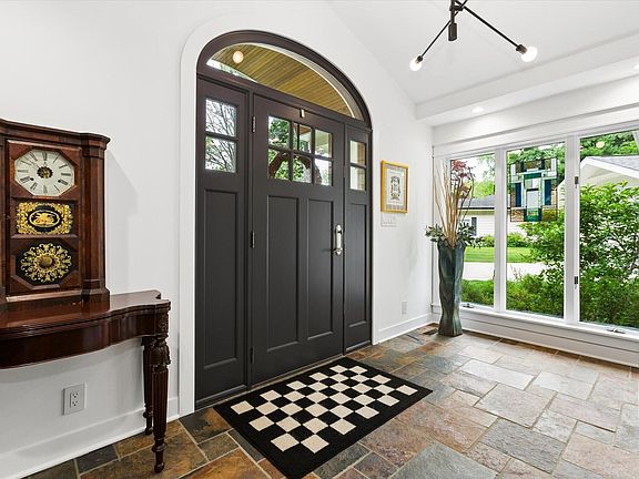 4th image of 1912 Sunset Ct