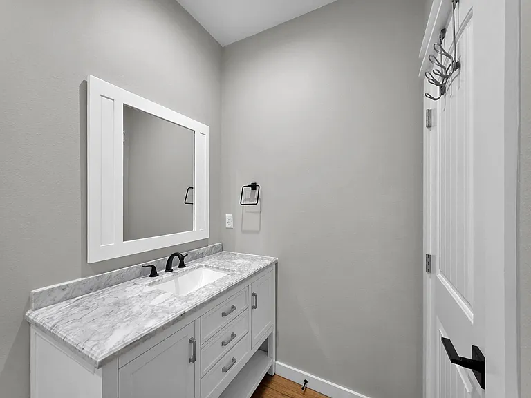 1049 Sunset Cir W — Photo 35