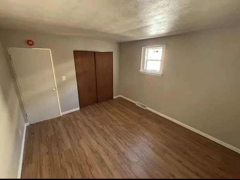 212 Davis St — Photo 4