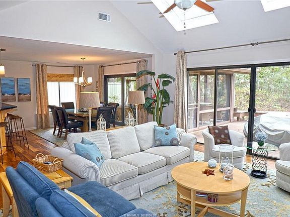 4th image of 15 Columbine Ln