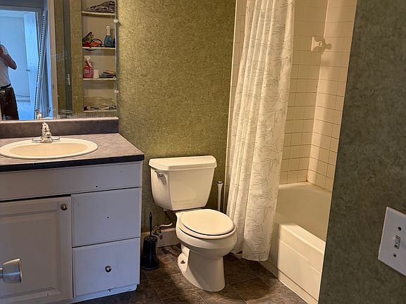 5th image of 2262 Rockspring Rd APT 23