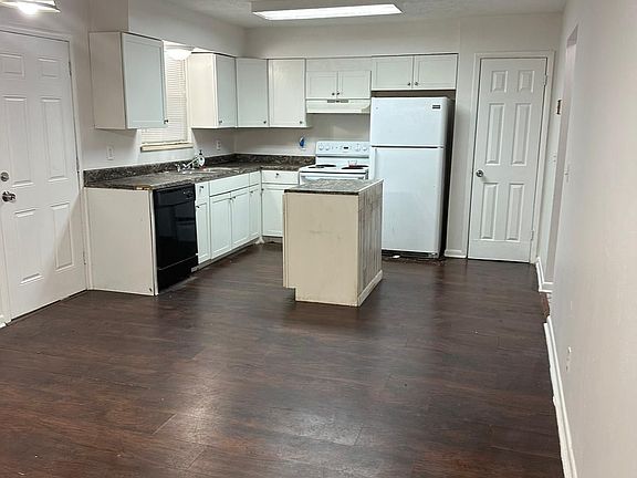 3rd image of 1336 Grove Park Dr