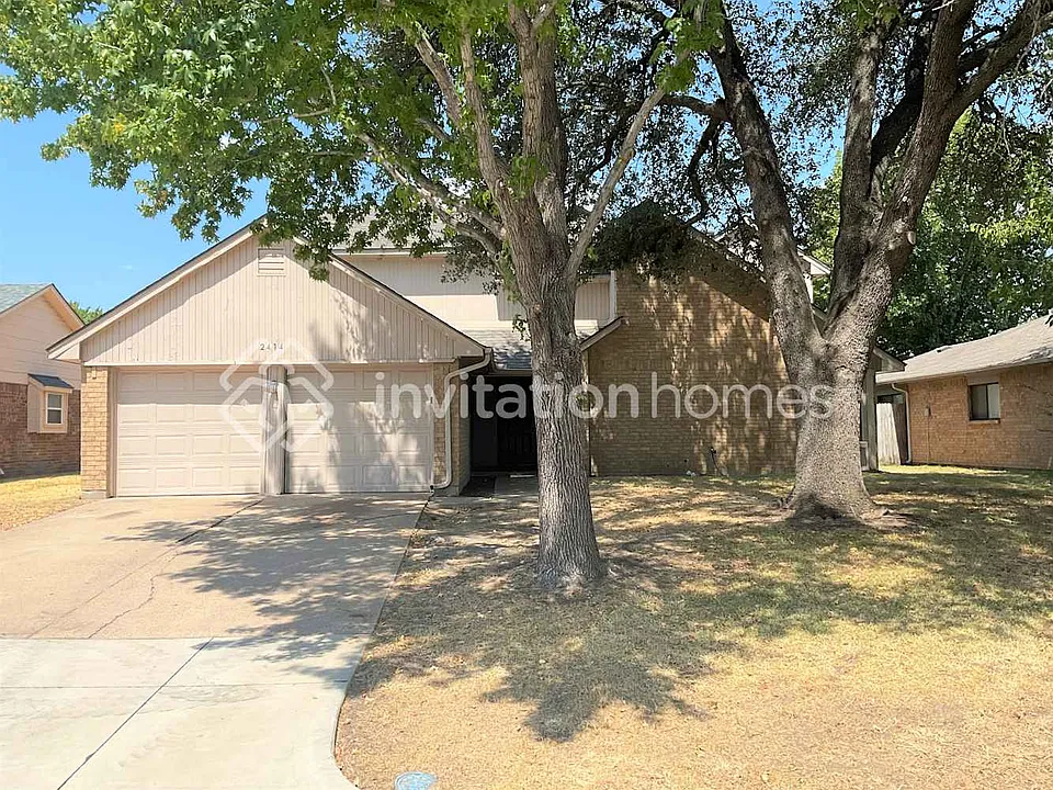 2414 Claremont Dr